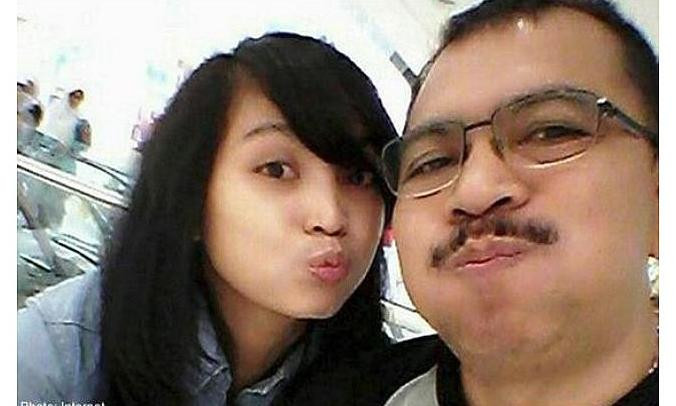 Cơ trưởng Iriyanto và con gái 