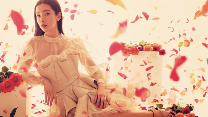 Vẻ đẹp ngoại tứ tuần thách thức thời gian của Lý Băng Băng