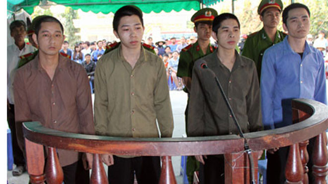 Các bị cáo tại phiên tòa.