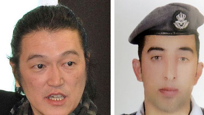 Nhà báo Kenji Goto và phi công Jordan. Ảnh: Channel News Asia