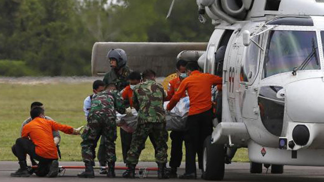 Thi thể hành khách được trục vớt