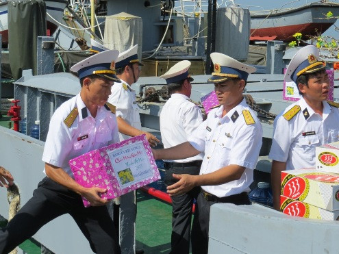 Thăm và chúc tết nhà giàn DK1 và Côn Đảo