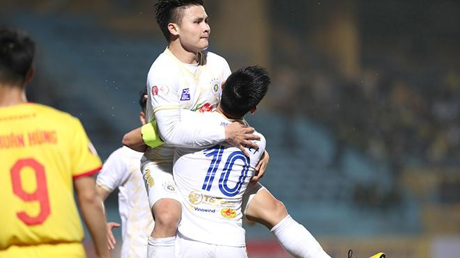 Quang Hải chính thức chia tay CLB Hà Nội sau trận đấu với SHB Đà Nẵng ngày 11/4. (ảnh Anh Tú)