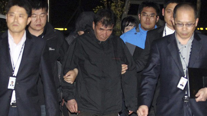 Thuyền trưởng Lee bị bắt giữ trước đó (Ảnh: Telegraph)