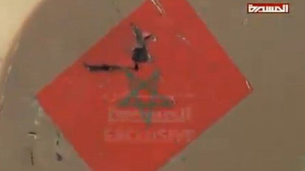 Cờ Moroccan trên mảnh vỡ máy bay