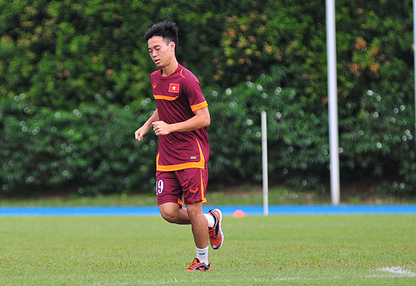 Tiền đạo Văn Toàn