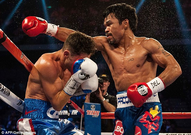 Pacquiao (phải) sẽ sử dụng găng tay của Reyes ở trận đấu với Maywhether