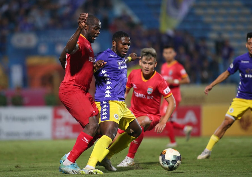 Rimario ghi bàn mở ra cuộc lội ngược dòng của CLB Hà Nội trước Becamex Bình Dương.