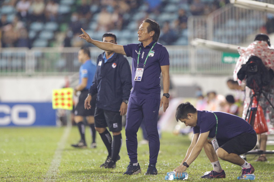 HLV Nguyễn Văn Đàn có trận thắng đầu tay khi dẫn dắt HAGL. 