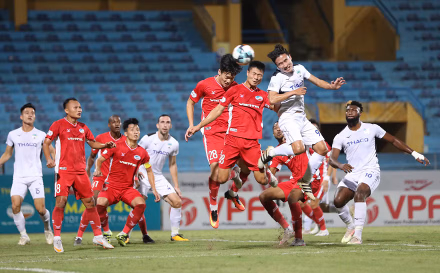 HAGL thua đậm Viettel 1-4 vì sai lầm của hàng phòng ngự.