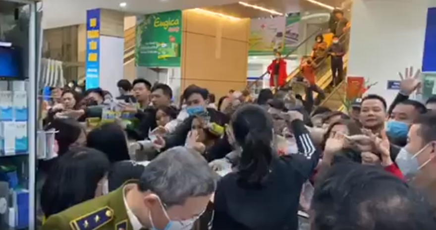 Quản lý thị trường vào cuộc chống thu gom, tăng giá khẩu trang, thuốc sát trùng