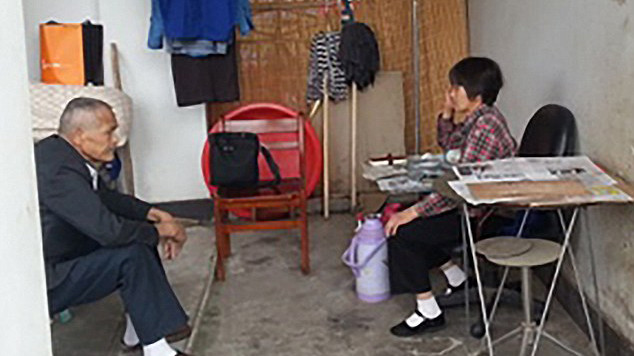 Hai vợ chồng chị Wang Xiumei