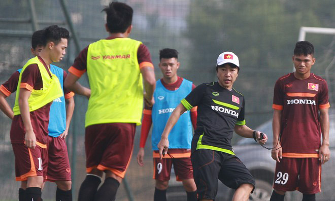 HLV Toshiya Miura không muốn nói về HA.GL