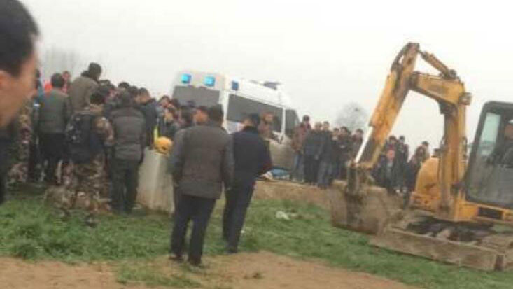 Lực lượng cứu hộ nỗ lực giải cứu bé gái 12 tuổi bị mắc kẹt dưới giếng sâu