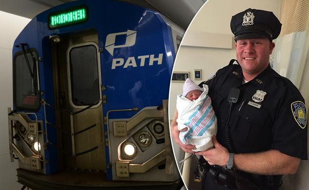 Viên cảnh sát Brian McGraw hỗ trợ thai phụ lâm bồn. Ảnh: Newsarrive