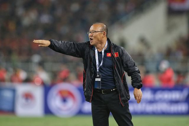 HLV Park Hang Seo quyết định "cấm cửa" phóng viên Thái Lan để đáp trả ông Akira Nishino.