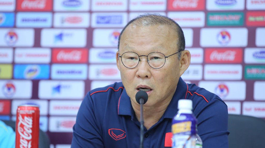 HLV Park Hang Seo trong buổi họp báo