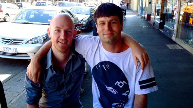 Matt Kulesza (phải) và một trong những người bạn 