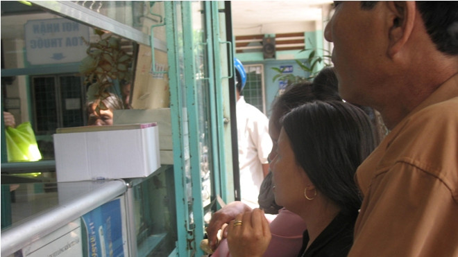 Nhiều ý kiến trái chiều về việc thuốc vào bệnh viện giá rẻ nên ghi ngờ về chất lượng. Ảnh: L.N 