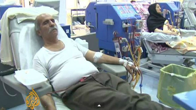 Hít phải khí độc, 130 người nhập viện