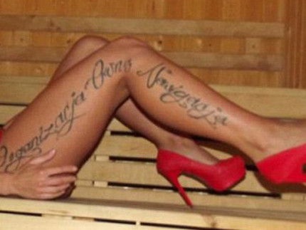 Một trong số những cô gái mang hình xăm trên cơ thể 