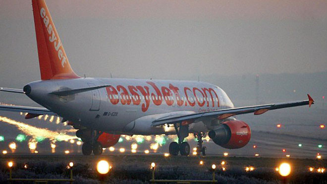 Cơ trưởng yêu cầu bớt lại khách vì máy bay quá nặng