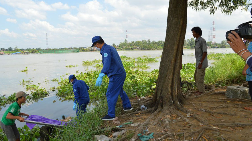 Nạn nhân được đưa về nhà xác