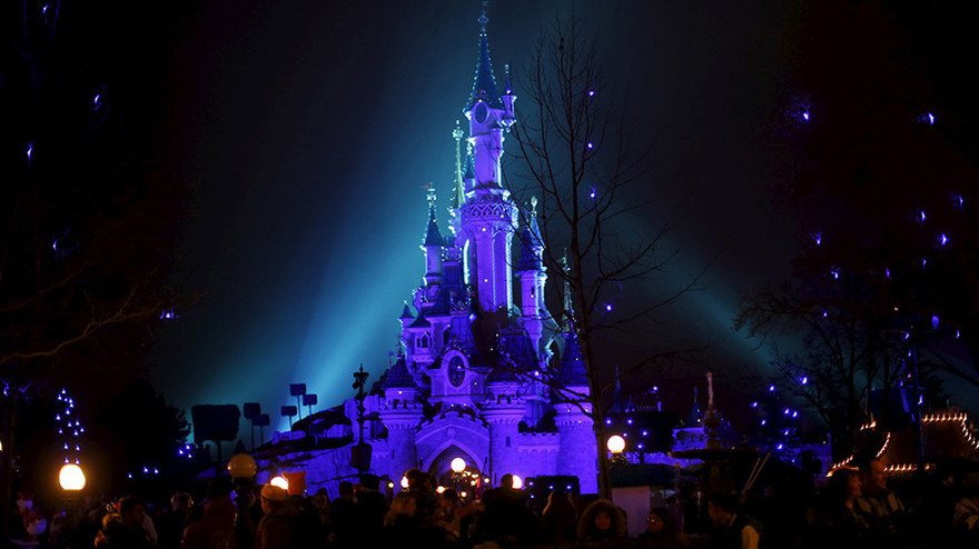 Pháp vừa bắt giữ kẻ mang súng vào công viên Disneyland ở Paris