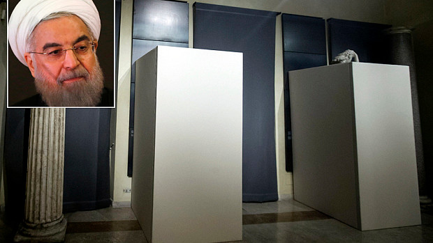 Các bức tượng khỏa thân được che trong bục kín