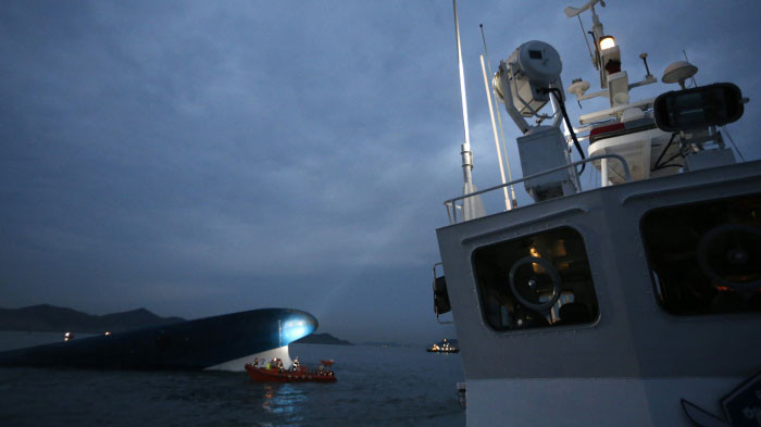 Đội cứu hộ gần phà Sewol bị đắm