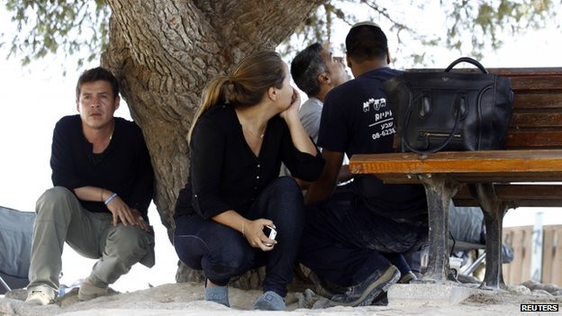 Người dân Israel tránh các loạt rốc-két của Hamas