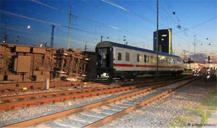 Hai tàu hỏa đấu đầu, gần 50 người thương vong