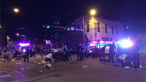 Hiện trường vụ xe 'điên' đâm vào đám đông ở Texas