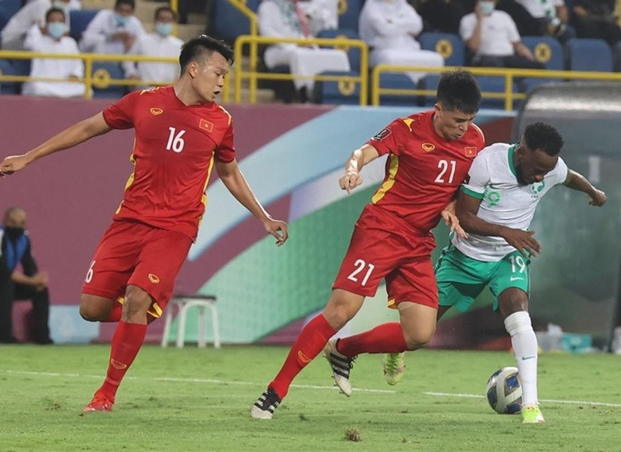 Đình Trọng tái phát chấn thương ngay sau khi được sử dụng ở hiệp 2 trận đấu của đội tuyển Việt Nam với Saudi Arabia. (ảnh AFP)