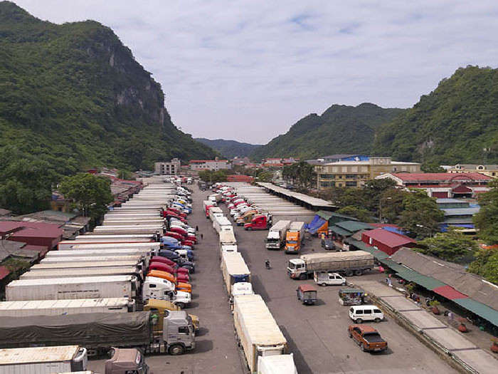 Bộ NN&PTNT đã kiến đã đề xuất với phía Trung Quốc mở luồng ưu tiên, tăng thời gian thông quan để giải phóng hàng nông sản còn ùn ứ