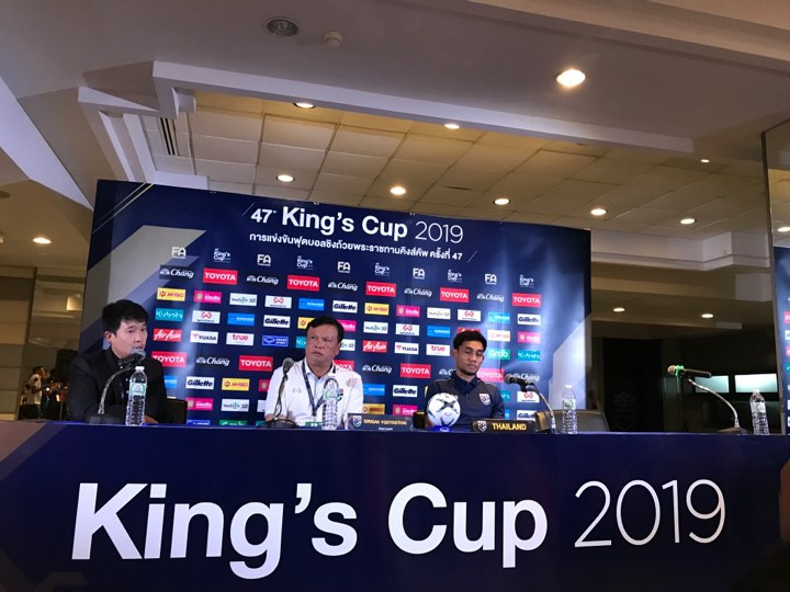 HLV Sirisak Yodyardthai tuyên bố Thái Lan có thể chơi với 100% khả năng trước Việt Nam.