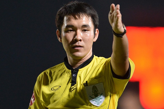 Trọng tài Thái Lan Pummari Khamruen bị bắt vì cáo buộc dàn xếp tỉ số ở giải VĐQG Thái Lan.