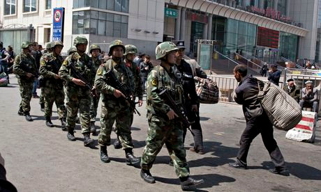 Cảnh sát chống bạo động Tân Cương