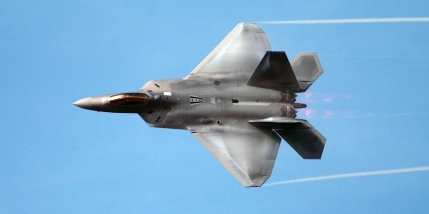 Các cuộc không kích nhằm vào các nhà máy lọc dầu miền đông Syria