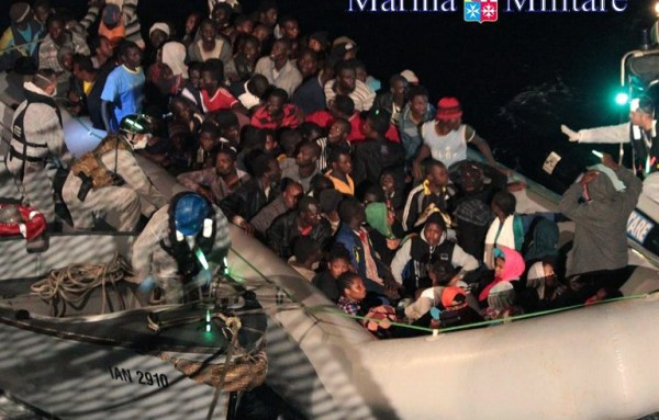 Lực lượng tuần duyên Ý giải cứu những người gặp nạn