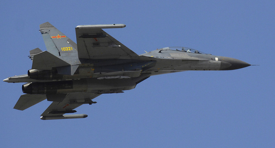 Một chiến đấu cơ Su-27