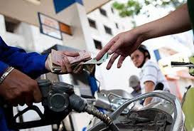 Giá bán lẻ xăng E5 RON92 được giữ nguyên ở mức 18.340 đồng/lít