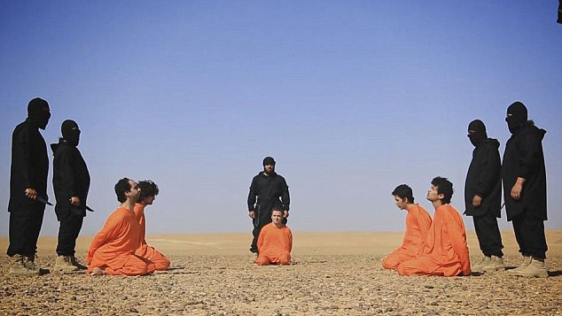 IS hành quyết 5 người giữa sa mạc