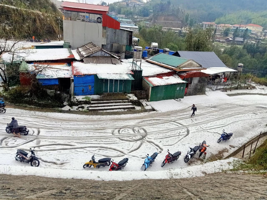 Đợt mưa đá bất thường gây thiệt hại nặng nề cho các tỉnh miền núi phía Bắc