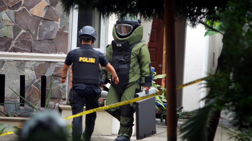 Đội phá bom có mặt tại nhà thờ sau vụ tấn công