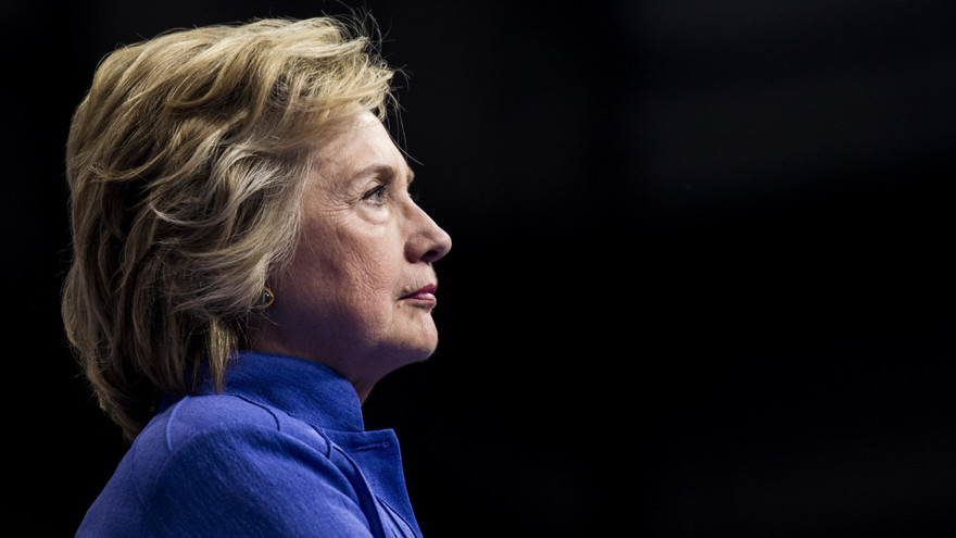 Ứng viên Tổng thống đảng Dân chủ Hillary Clinton lại vấp vào bê bối mới