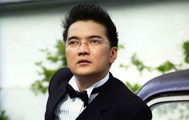 ‘Thợ cắt tóc’ Đàm Vĩnh Hưng đông khách chiều cuối năm