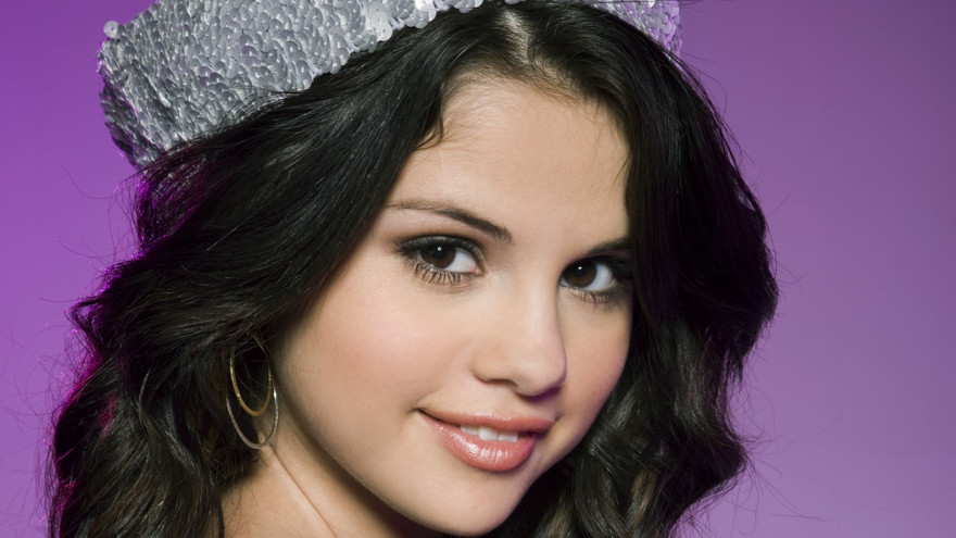 Nhan sắc Selena Gomez đằm thắm theo thời gian