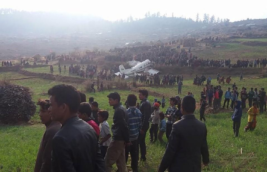 Hiện trường vụ rơi máy bay hôm 26/2