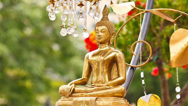 Các nhà điều tra tìm thấy 100 phim khiêu dâm giấu dưới tượng Phật của tham quan